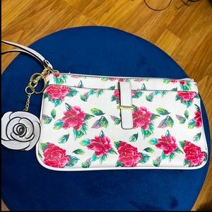 Free With a Purchase 200$ and Up Guess